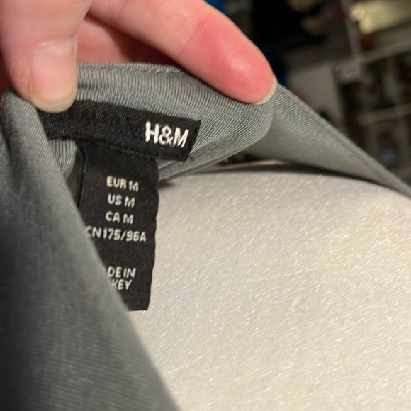 Form fitting pale green/sage tank top with ruffles, size M. - Picture 4 of 4